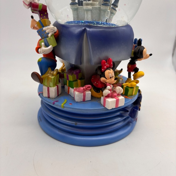 Walt Disney World 30th Anniversary Character Castle Celebration Snow Globe - Picture 6 of 16